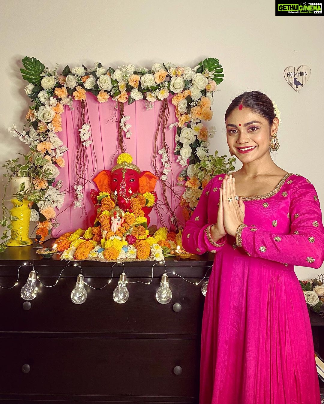 Sreejita De Instagram - Om Ganeshay namah ποΈππΌπ§Ώβ€οΈ Wearing @springdiariesstore @oakpinionpr Earrings @kushalsfashionjewellery #ganpatibappamorya #ganpati #festive #indian #indianwear #festivemood #instamood #instagram #sreejitade