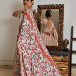 Sreejita De Instagram - Self-admiration… It’s very important. Wearing @rajarani_couture @rajarani_coaching Shot by @lsd.photography.official #photooftheday #photography #indianwear #indianbride #sreejitade #instagram #instagood #instadaily