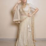 Sreemukhi Instagram - ✨✨✨✨ Styling @greeshma_krishna.k Outfit @maramsclothing_official Jewellery @fashioncurvee PC @manoj_gangula Makeup @nookesh.malla Hair @mahesh_ravulapalli #sreemukhi