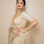 Sreemukhi Instagram - ✨✨✨✨ Styling @greeshma_krishna.k Outfit @maramsclothing_official Jewellery @fashioncurvee PC @manoj_gangula Makeup @nookesh.malla Hair @mahesh_ravulapalli #sreemukhi