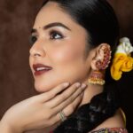 Sreemukhi Instagram – Neethone dance ✨
On @starmaa @endemolshineind ✨

Styling @greeshma_krishna.k 
Outfit @neerusindia 
Jewellery @pretty.jewelbox 
PC @manoj_gangula 
Makeup @nookesh.malla 
Hair @mahesh_ravulapalli 

#sreemukhi #neethonedance #semifinale #starmaa #endemolshine