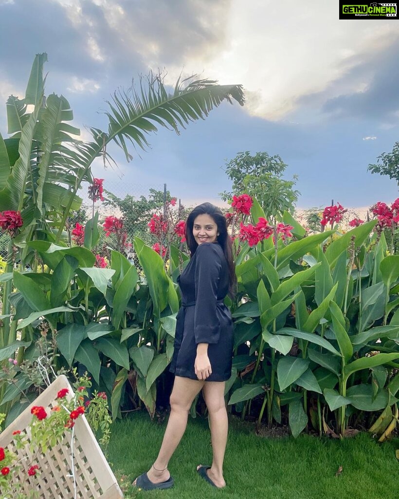 Sreemukhi Instagram - Had an amazing stay @the_hydi 🖤 Ambience, food, hospitality on dot! A perfect getaway for weekends and weekdays as well! 😍 Srija garu thank you so much! Recommended by @ppriyanka90 ❤😘 Vlog coming soon! ❤ #sreemukhi #hydi #weekend