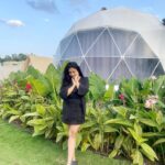 Sreemukhi Instagram - Had an amazing stay @the_hydi 🖤 Ambience, food, hospitality on dot! A perfect getaway for weekends and weekdays as well! 😍 Srija garu thank you so much! Recommended by @ppriyanka90 ❤️😘 Vlog coming soon! ❤️ #sreemukhi #hydi #weekend