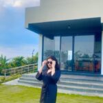Sreemukhi Instagram - Had an amazing stay @the_hydi 🖤 Ambience, food, hospitality on dot! A perfect getaway for weekends and weekdays as well! 😍 Srija garu thank you so much! Recommended by @ppriyanka90 ❤️😘 Vlog coming soon! ❤️ #sreemukhi #hydi #weekend