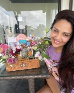 Sreemukhi Instagram - Had an amazing stay @the_hydi 🖤 Ambience, food, hospitality on dot! A perfect getaway for weekends and weekdays as well! 😍 Srija garu thank you so much! Recommended by @ppriyanka90 ❤️😘 Vlog coming soon! ❤️ #sreemukhi #hydi #weekend