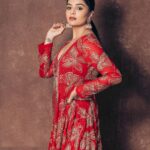 Sreemukhi Instagram - Bhola Shankar ✨❤️ Promotions ✨❤️ Styling @greeshma_krishna.k Outfit @swarna_reddys Earrings @emmadi_silver_jewellery PC @manoj_gangula Makeup @nookesh.malla Hair @mahesh_ravulapalli #bholashankar #promotions #sreemukhi #bholashankaronaug11th