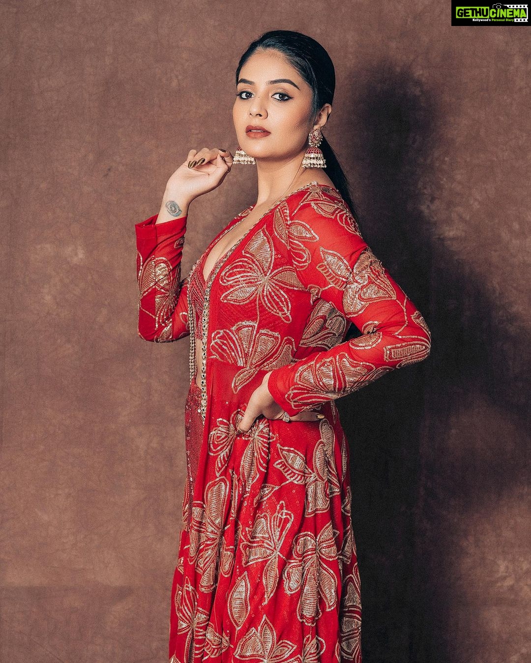Sreemukhi Instagram - Bhola Shankar ✨❤️ Promotions ✨❤️ Styling @greeshma_krishna.k Outfit @swarna_reddys Earrings @emmadi_silver_jewellery PC @manoj_gangula Makeup @nookesh.malla Hair @mahesh_ravulapalli #bholashankar #promotions #sreemukhi #bholashankaronaug11th
