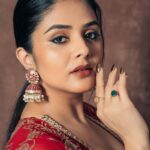 Sreemukhi Instagram - Bhola Shankar ✨❤️ Promotions ✨❤️ Styling @greeshma_krishna.k Outfit @swarna_reddys Earrings @emmadi_silver_jewellery PC @manoj_gangula Makeup @nookesh.malla Hair @mahesh_ravulapalli #bholashankar #promotions #sreemukhi #bholashankaronaug11th