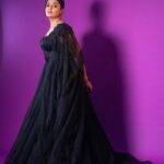 Sreemukhi Instagram - Black magic! 🖤✨🧿 Styling @greeshma_krishna.k Outfit @indusuresh_p PC @rollingcaptures Makeup @nookesh.malla Hair @mahesh_ravulapalli #sreemukhi #neethonedance #starmaa