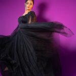 Sreemukhi Instagram - Black magic! 🖤✨🧿 Styling @greeshma_krishna.k Outfit @indusuresh_p PC @rollingcaptures Makeup @nookesh.malla Hair @mahesh_ravulapalli #sreemukhi #neethonedance #starmaa