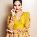 Sreemukhi Instagram - Neethone dance ✨ On @starmaa @endemolshineind ✨ Styling @greeshma_krishna.k Outfit @aarushireddylabel Earrings @fashioncurvee PC @manoj_gangula Makeup @nookesh.malla Hair @mahesh_ravulapalli #sreemukhi #neethonedance #starmaa