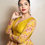 Sreemukhi Instagram - Neethone dance ✨ On @starmaa @endemolshineind ✨ Styling @greeshma_krishna.k Outfit @aarushireddylabel Earrings @fashioncurvee PC @manoj_gangula Makeup @nookesh.malla Hair @mahesh_ravulapalli #sreemukhi #neethonedance #starmaa