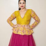 Sreemukhi Instagram - Neethone dance ✨ On @starmaa @endemolshineind ✨ Styling @greeshma_krishna.k Outfit @aarushireddylabel Earrings @fashioncurvee PC @manoj_gangula Makeup @nookesh.malla Hair @mahesh_ravulapalli #sreemukhi #neethonedance #starmaa