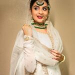 Sreemukhi Instagram - Retro feels for “Neethone Dance” ✨✨ Styling @greeshma_krishna.k Outfit @maramsclothing_official Jewellery @thetrinkaholic Bangles @emmadi_silver_jewellery PC @rt__photography_rt Makeup @nookesh.malla Hair @mahesh_ravulapalli #sreemukhi #neethonedance #starmaa #retro
