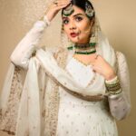 Sreemukhi Instagram - Retro feels for “Neethone Dance” ✨✨ Styling @greeshma_krishna.k Outfit @maramsclothing_official Jewellery @thetrinkaholic Bangles @emmadi_silver_jewellery PC @rt__photography_rt Makeup @nookesh.malla Hair @mahesh_ravulapalli #sreemukhi #neethonedance #starmaa #retro