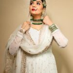 Sreemukhi Instagram - Retro feels for “Neethone Dance” ✨✨ Styling @greeshma_krishna.k Outfit @maramsclothing_official Jewellery @thetrinkaholic Bangles @emmadi_silver_jewellery PC @rt__photography_rt Makeup @nookesh.malla Hair @mahesh_ravulapalli #sreemukhi #neethonedance #starmaa #retro