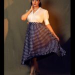 Sreemukhi Instagram - Retro 🖤✨ Neethone dance ✨ Styling @greeshma_krishna.k Outfit @maramsclothing_official PC @rajeshphoto_ Makeup @nookesh.malla Hair @mahesh_ravulapalli #sreemukhi #retro #neethonedance