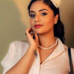 Sreemukhi Instagram - Retro 🖤✨ Neethone dance ✨ Styling @greeshma_krishna.k Outfit @maramsclothing_official PC @rajeshphoto_ Makeup @nookesh.malla Hair @mahesh_ravulapalli #sreemukhi #retro #neethonedance