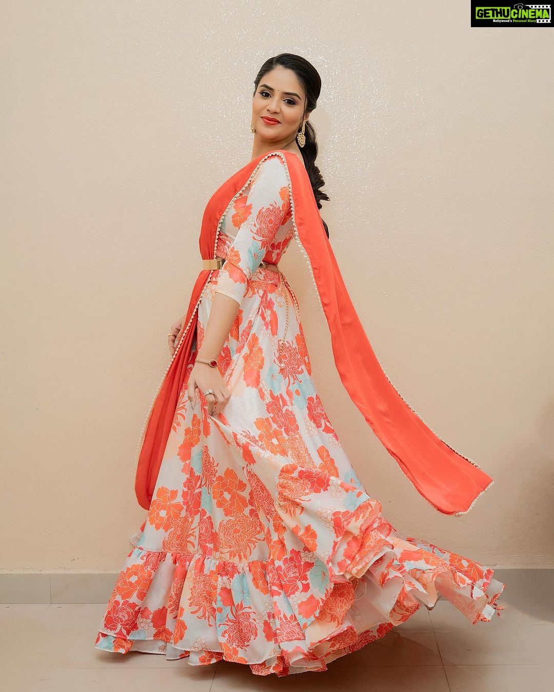 Sreemukhi Instagram - ASMP ✨ Styling @harinireddym Outfit @nsdesignerstudios Jewellery @fashioncurvee PC @manoj_gangula Makeup @nookesh.malla Hair @mahesh_ravulapalli #sreemukhi #aadivaaramwithstarmaaparivaaram #starmaa