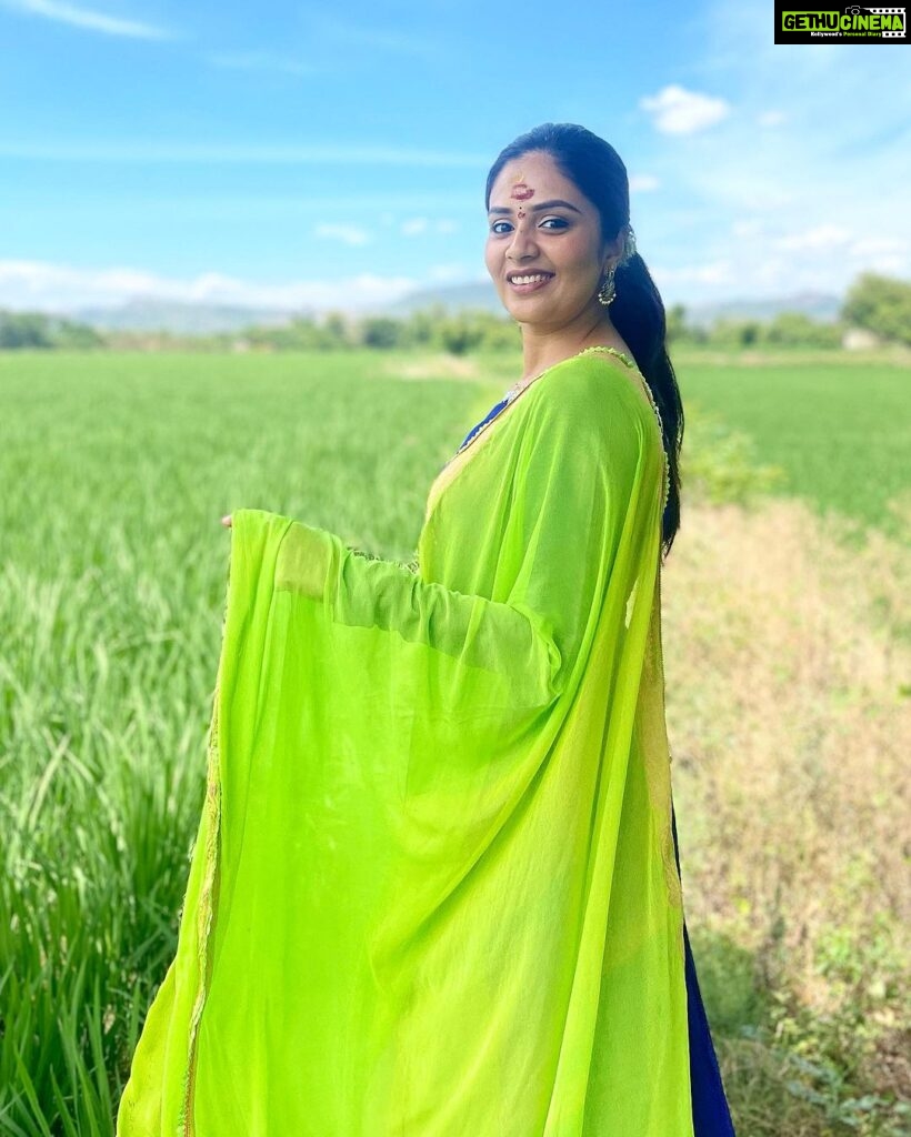 Sreemukhi Instagram - Sri Kalahasti ✨ Gudimallam ✨ Outfit @sreha_designer_studio #srikalahasti #gudimallam #devotionaltrip #bliss Srikalahasti, India