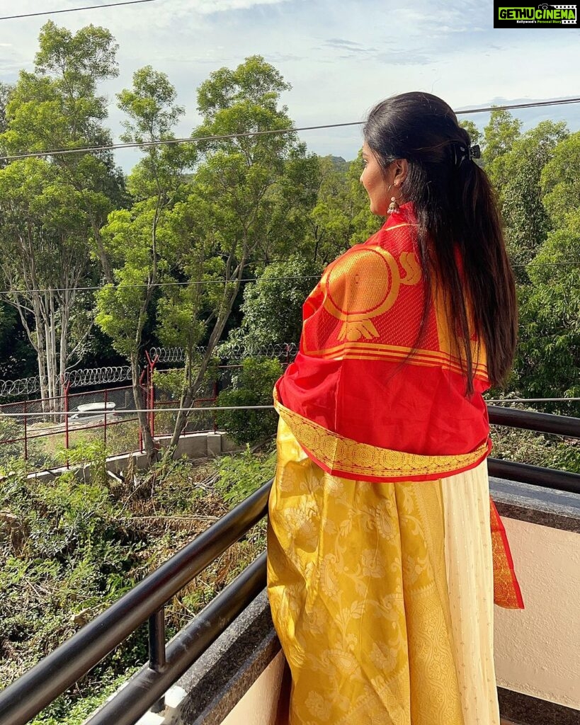 Sreemukhi Instagram - Bliss! ✨🧿 Tirumala, Kanipakam! ✨ Styling @harinireddym Outfit @budesignerstudio #tirumala #kanipakam #sreemukhi #bliss Tirumala Tirupati Devasthanam