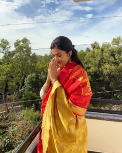 Sreemukhi Instagram - Govinda Govinda! ✨🧿🙏🏻
Had an amazing Darshanam at Tirumala this morning! 🥹
@rojaselvamani such an amazing human being ❤️ Thank you so much amma ❤️🥰

#blessed #tirumala #tirupati