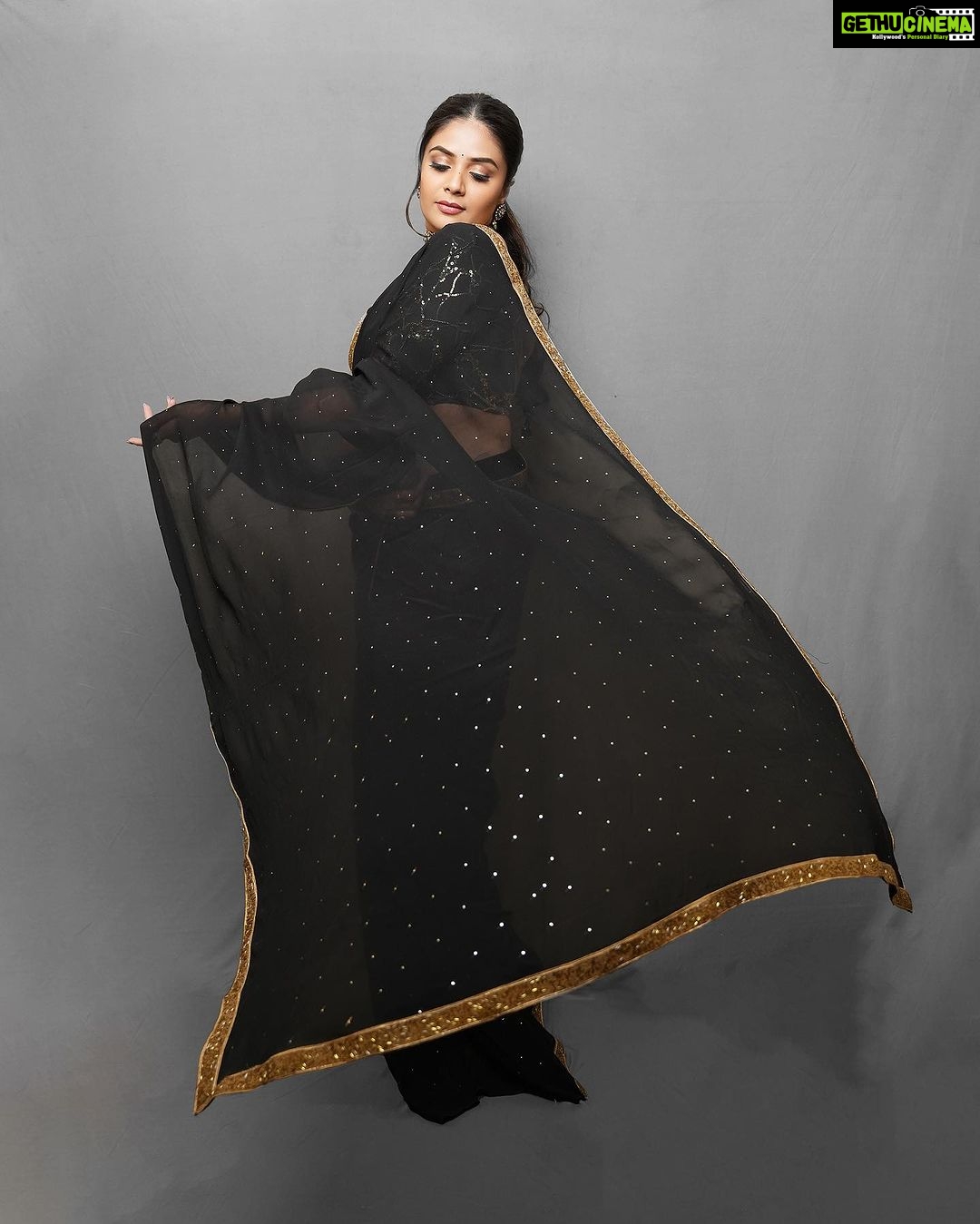 Sreemukhi Instagram - Neethone dance 🖤✨ Outfit @gummadidalashashi.label Jewellery @emmadi_silver_jewellery PC @epics_by_pradeep Make up @nookesh.malla Hair @mahesh_ravulapalli #neethonedance #starmaa #sreemukhi