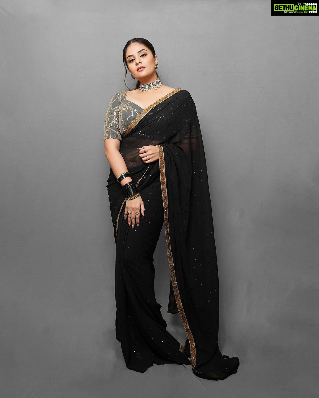 Sreemukhi Instagram - Neethone dance 🖤✨ Outfit @gummadidalashashi.label Jewellery @emmadi_silver_jewellery PC @epics_by_pradeep Make up @nookesh.malla Hair @mahesh_ravulapalli #neethonedance #starmaa #sreemukhi