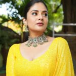 Sreemukhi Instagram - Neethone dance ❤️✨ Outfit @gummadidalashashi.label Earrings @emmadi_silver_jewellery PC @epics_by_pradeep Make up @nookesh.malla Hair @mahesh_ravulapalli #neethonedance #starmaa #sreemukhi