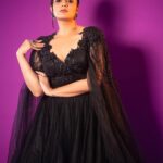 Sreemukhi Instagram - Black magic! 🖤✨🧿 Styling @greeshma_krishna.k Outfit @indusuresh_p PC @rollingcaptures Makeup @nookesh.malla Hair @mahesh_ravulapalli #sreemukhi #neethonedance #starmaa