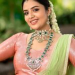 Sreemukhi Instagram - Neethone Dance ✨🧡 Outfit @gummadidalashashi.label Styling @greeshma_krishna.k Jewellery @emmadi_silver_jewellery PC @rt__photography_rt Makeup @nookesh.malla Hair @mahesh_ravulapalli #neethonedance #starmaa #sreemukhi