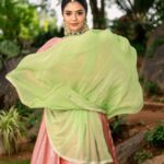 Sreemukhi Instagram - Neethone Dance ✨🧡 Outfit @gummadidalashashi.label Styling @greeshma_krishna.k Jewellery @emmadi_silver_jewellery PC @rt__photography_rt Makeup @nookesh.malla Hair @mahesh_ravulapalli #neethonedance #starmaa #sreemukhi