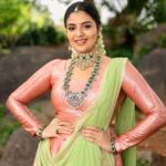 Sreemukhi Instagram - Neethone Dance ✨🧡 Outfit @gummadidalashashi.label Styling @greeshma_krishna.k Jewellery @emmadi_silver_jewellery PC @rt__photography_rt Makeup @nookesh.malla Hair @mahesh_ravulapalli #neethonedance #starmaa #sreemukhi
