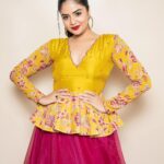 Sreemukhi Instagram - Neethone dance ✨ On @starmaa @endemolshineind ✨ Styling @greeshma_krishna.k Outfit @aarushireddylabel Earrings @fashioncurvee PC @manoj_gangula Makeup @nookesh.malla Hair @mahesh_ravulapalli #sreemukhi #neethonedance #starmaa