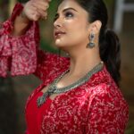 Sreemukhi Instagram - ASMP ✨ On @starmaa @play_media_creations ✨ Outfit @sreha_designer_studio Jewellery @emmadi_silver_jewellery PC @rajeshphoto_ Makeup @nookesh.malla Hair @mahesh_ravulapalli #sreemukhi #starmaa #aadivaaramwithstarmaaparivaaram
