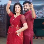 Sreemukhi Instagram - Thammulu let’s all dance! ❤️✨😍 Bhola Mania! 😍 Special thanks to @aata_sandeep Master 🤗❤️✨ @meherramesh @sagarmahathi @akentsofficial @sekharmaster Styling @harinireddym Outfit @labelmanasamovva #Narsapelle #jamjamjajjanaka #bholashankar