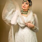 Sreemukhi Instagram - Retro feels for “Neethone Dance” ✨✨ Styling @greeshma_krishna.k Outfit @maramsclothing_official Jewellery @thetrinkaholic Bangles @emmadi_silver_jewellery PC @rt__photography_rt Makeup @nookesh.malla Hair @mahesh_ravulapalli #sreemukhi #neethonedance #starmaa #retro