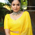 Sreemukhi Instagram - Neethone dance ❤️✨ Outfit @gummadidalashashi.label Earrings @emmadi_silver_jewellery PC @epics_by_pradeep Make up @nookesh.malla Hair @mahesh_ravulapalli #neethonedance #starmaa #sreemukhi