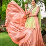 Sreemukhi Instagram - Neethone Dance ✨🧡 Outfit @gummadidalashashi.label Styling @greeshma_krishna.k Jewellery @emmadi_silver_jewellery PC @rt__photography_rt Makeup @nookesh.malla Hair @mahesh_ravulapalli #neethonedance #starmaa #sreemukhi