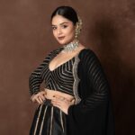 Sreemukhi Instagram - 🖤✨ Styling @greeshma_krishna.k Outfit @label_swathyreddy Jewellery @goyazsilverjewellery PC @manoj_gangula Makeup @nookesh.malla Hair @mahesh_ravulapalli #sreemukhi