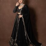 Sreemukhi Instagram - 🖤✨ Styling @greeshma_krishna.k Outfit @label_swathyreddy Jewellery @goyazsilverjewellery PC @manoj_gangula Makeup @nookesh.malla Hair @mahesh_ravulapalli #sreemukhi
