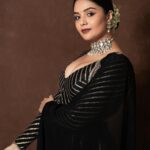 Sreemukhi Instagram - 🖤✨ Styling @greeshma_krishna.k Outfit @label_swathyreddy Jewellery @goyazsilverjewellery PC @manoj_gangula Makeup @nookesh.malla Hair @mahesh_ravulapalli #sreemukhi