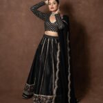 Sreemukhi Instagram - 🖤✨ Styling @greeshma_krishna.k Outfit @label_swathyreddy Jewellery @goyazsilverjewellery PC @manoj_gangula Makeup @nookesh.malla Hair @mahesh_ravulapalli #sreemukhi