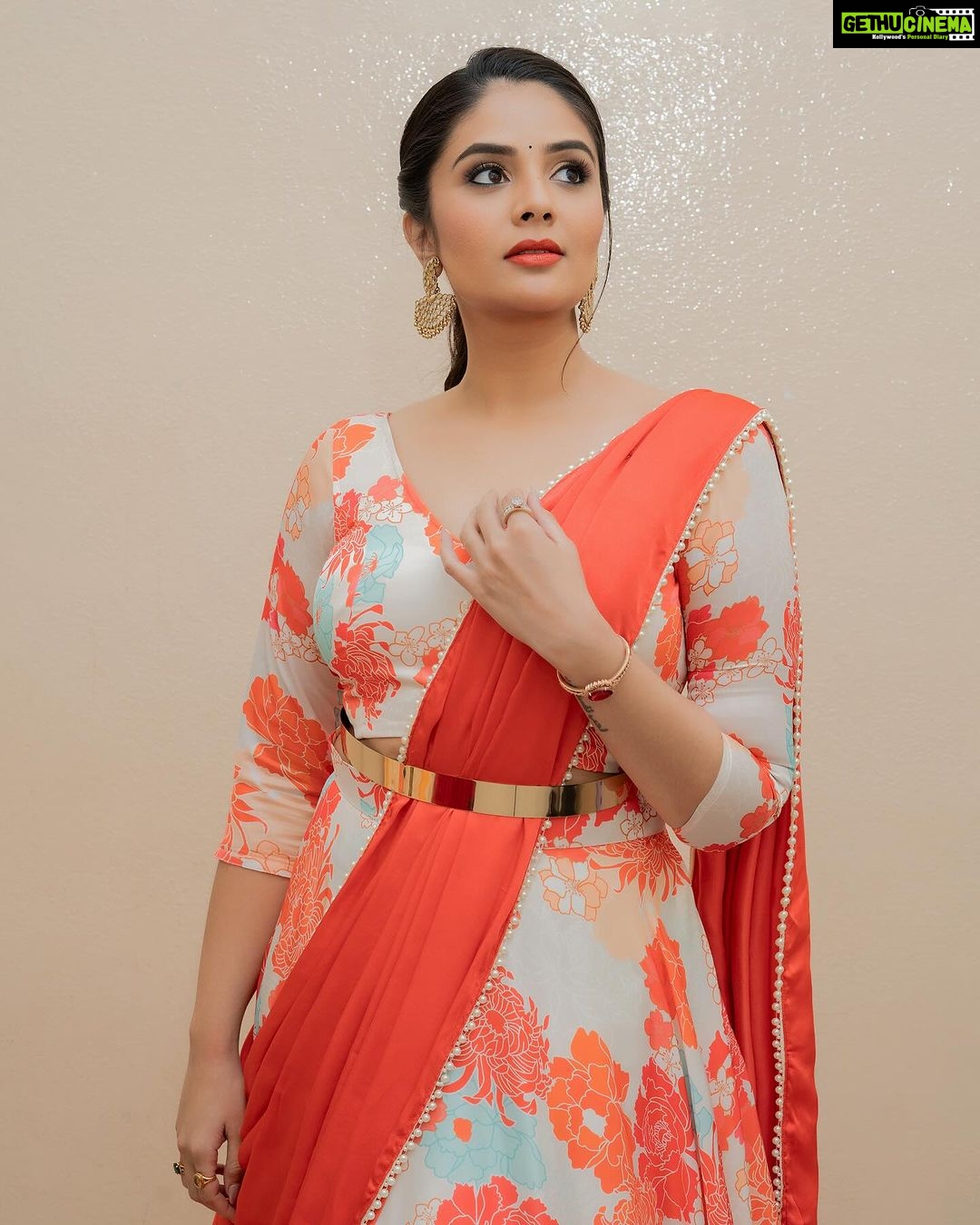 Sreemukhi Instagram - ASMP ✨ Styling @harinireddym Outfit @nsdesignerstudios Jewellery @fashioncurvee PC @manoj_gangula Makeup @nookesh.malla Hair @mahesh_ravulapalli #sreemukhi #aadivaaramwithstarmaaparivaaram #starmaa