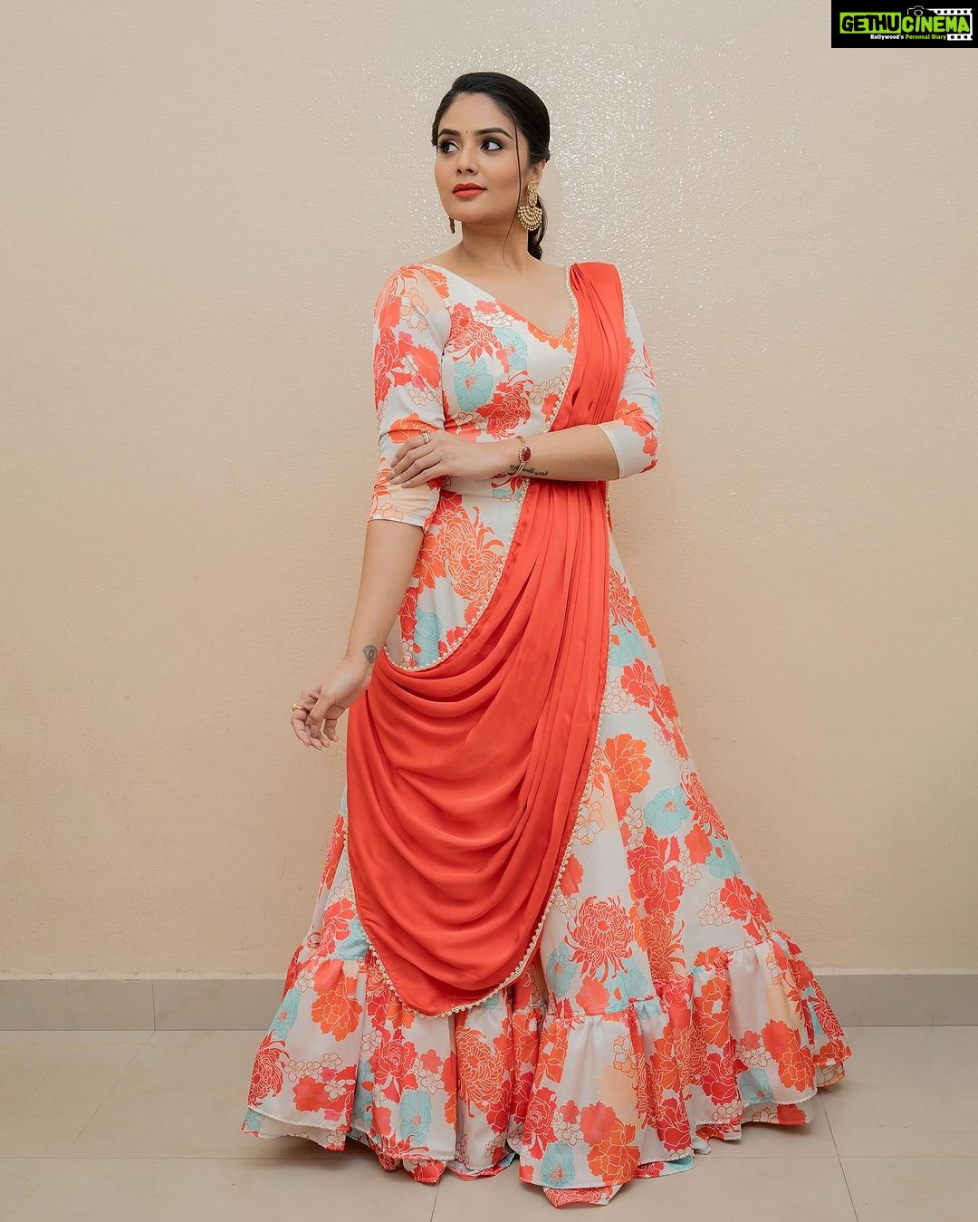 Sreemukhi Instagram - ASMP ✨ Styling @harinireddym Outfit @nsdesignerstudios Jewellery @fashioncurvee PC @manoj_gangula Makeup @nookesh.malla Hair @mahesh_ravulapalli #sreemukhi #aadivaaramwithstarmaaparivaaram #starmaa