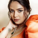 Sreemukhi Instagram - 🧡✨ Styling @greeshma_krishna.k Outfit - @label_viko Jewellery - @fashioncurvee PC @manoj_gangula Makeup @nookesh.malla Hair @mahesh_ravulapalli #sreemukhi #dolledup #neethonedance