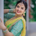 Sreemukhi Instagram - Vinayaka Chavithi Shubhakankshalu ✨✨ Styling @greeshma_krishna.k Outfit @amogha___ Jewellery @new_ideas_fashions PC @manoj_gangula Makeup @nookesh.malla Hair @mahesh_ravulapalli #vinayakachavithi #happyganeshchaturthi #sreemukhi