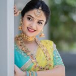 Sreemukhi Instagram - Vinayaka Chavithi Shubhakankshalu ✨✨ Styling @greeshma_krishna.k Outfit @amogha___ Jewellery @new_ideas_fashions PC @manoj_gangula Makeup @nookesh.malla Hair @mahesh_ravulapalli #vinayakachavithi #happyganeshchaturthi #sreemukhi