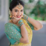 Sreemukhi Instagram - Vinayaka Chavithi Shubhakankshalu ✨✨ Styling @greeshma_krishna.k Outfit @amogha___ Jewellery @new_ideas_fashions PC @manoj_gangula Makeup @nookesh.malla Hair @mahesh_ravulapalli #vinayakachavithi #happyganeshchaturthi #sreemukhi
