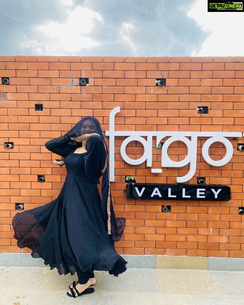 Sreemukhi Instagram - FARGO! ✨❤️ Such a beauty! 😍 @thefargohyd has my heart! ❤️ Outfit @sreha_designer_studio ❤️ #sreemukhi #fargo #fargourbanvalley #weekend #love